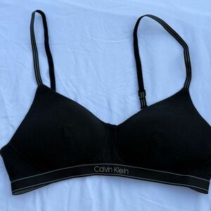 Calvin Klein Women’s Black Wireless Seamless Bralette